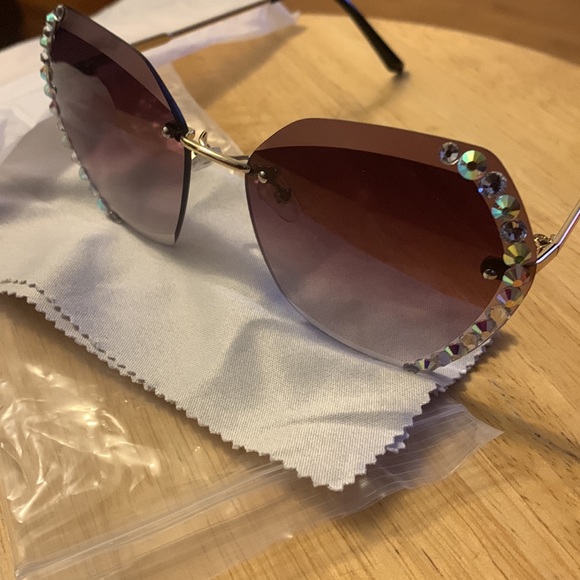 Sunglasses - Picture 5 of 5